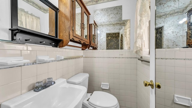 212 E Rentz St, Weatherford, TX 76086 - bathroom featuring tile walls, a sink, toilet, and wallpapered walls