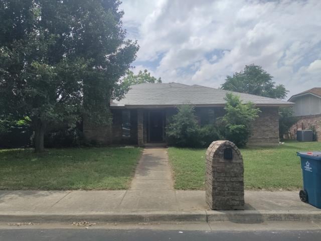 15 Robins Nest Dr, Hickory Creek, TX 75065 - view of front of house featuring a front yard and central AC unit
