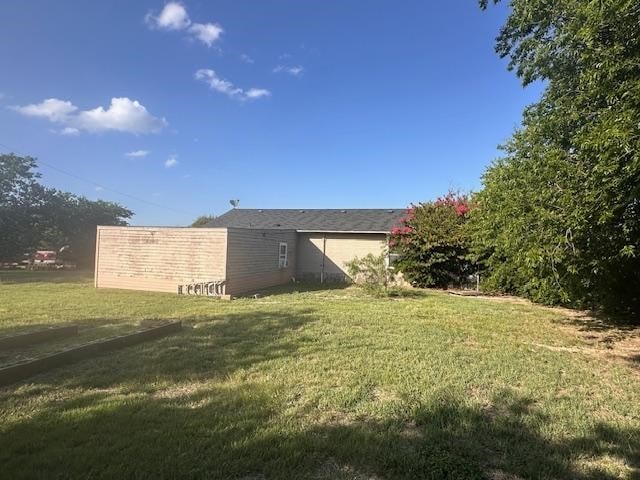 1320 Laredo Dr, Granbury, TX 76048 - view of green lawn