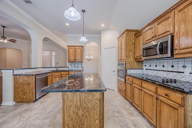 230 Mitchell Blvd, Weatherford, TX 76087 - kitchen with appliances with stainless steel finishes, a sink, arched walkways, decorative backsplash, and a kitchen island