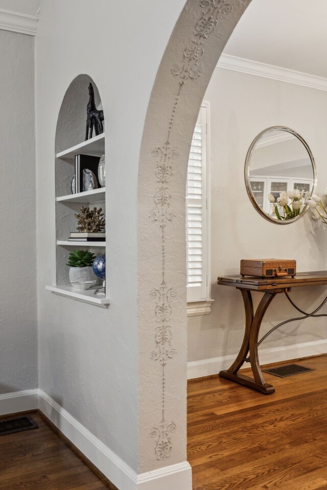 6443 Velasco Ave, Dallas, TX 75214 - detailed view of ornamental molding, wood finished floors, baseboards, and arched walkways