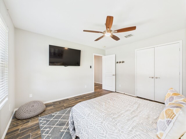 1308 Rambling Brook Trl, Denton, TX 76210 - full bath featuring a bath, double vanity, toilet, and marble look tile flooring
