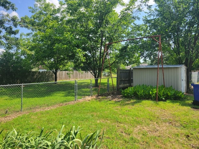 316 Charlie Dr, Whitesboro, TX 76273 - view of yard