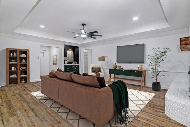 715 Pheasant Run, Burleson, TX 76028 - living area with a raised ceiling, wood finished floors, ceiling fan, ornamental molding, and recessed lighting