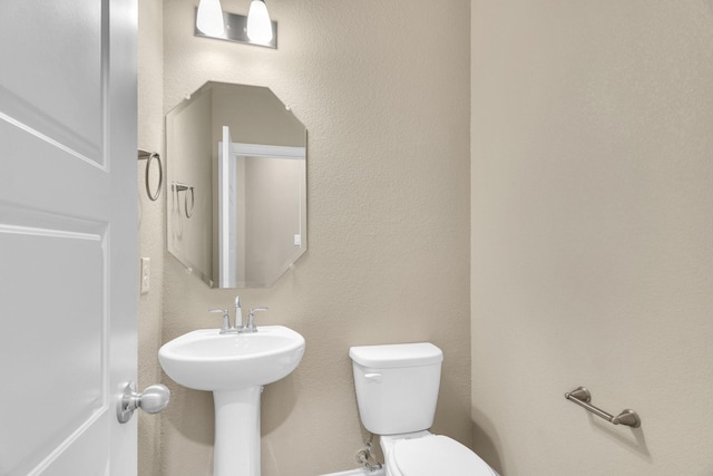 449 Hillstone Dr, Midlothian, TX 76065 - half bath with toilet and a sink