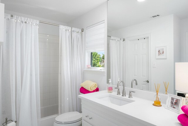 4009 Tave Ct, Arlington, TX 76016 - full bath with vanity, shower / bath combination with curtain, and toilet