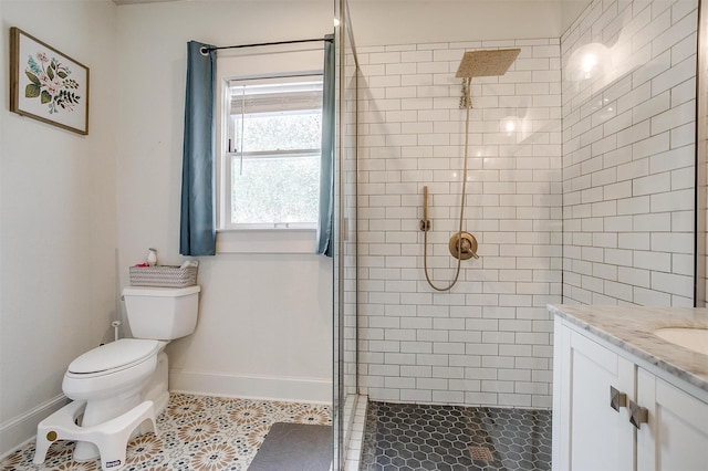 2108 Fairmount Ave, Fort Worth, TX 76110 - bathroom featuring tiled shower, toilet, baseboards, and vanity
