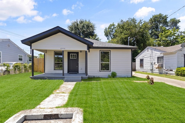 2634 Macon St, Dallas, TX 75215 - view of front of property featuring a porch and a front lawn