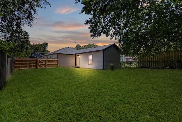 2634 Macon St, Dallas, TX 75215 - yard at dusk with a fenced backyard