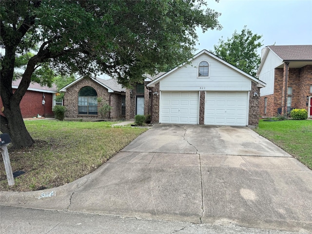 822 Trevor Way, Arlington, TX 76001 - view of front of home featuring a front lawn, driveway, brick siding, and an attached garage