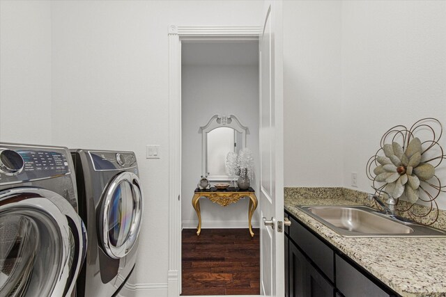 10933 Smoky Oak Trl, Flower Mound, TX 76226 - laundry room with a sink, wood finished floors, baseboards, and washing machine and dryer
