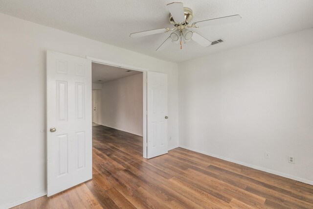 920 Turtle Cv Unit 252, Irving, TX 75060 - unfurnished room featuring wood finished floors, ceiling fan, and baseboards
