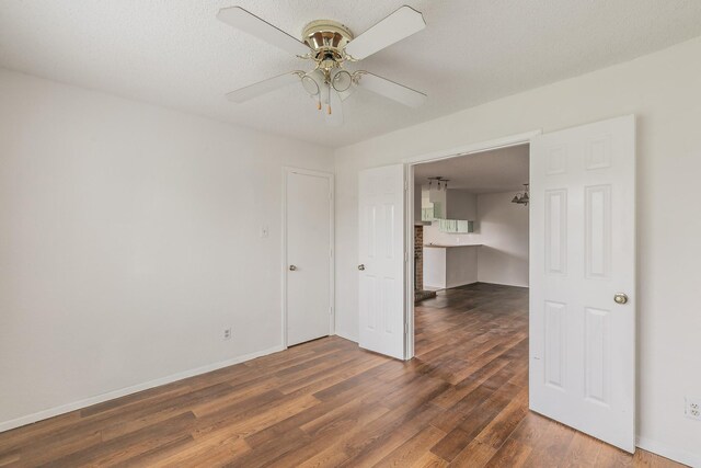 920 Turtle Cv Unit 252, Irving, TX 75060 - spare room with wood finished floors, a ceiling fan, and baseboards