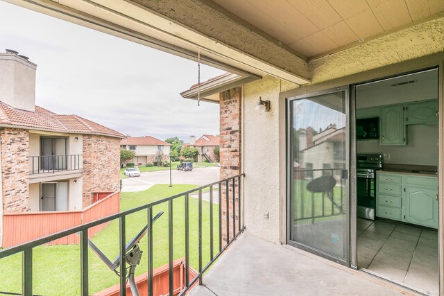 920 Turtle Cv Unit 252, Irving, TX 75060 - balcony featuring a residential view