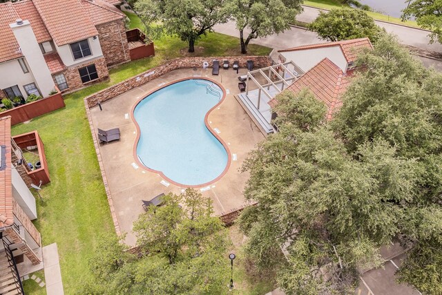 920 Turtle Cv Unit 252, Irving, TX 75060 - view of pool featuring a yard and a patio