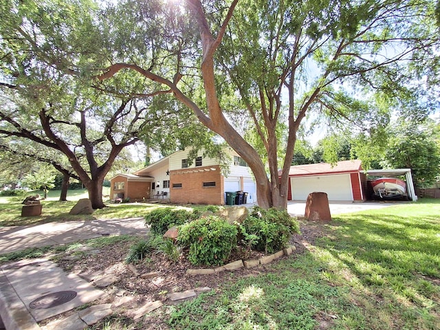 3717 W Spurgeon St, Fort Worth, TX 76133 - view of front facade featuring a front lawn and brick siding