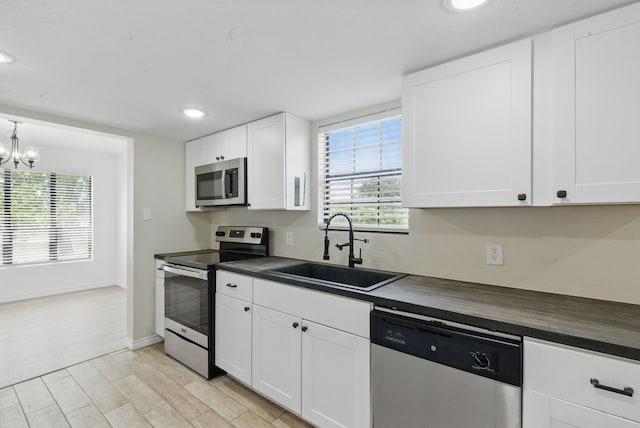 11720 Lavender Ave, Azle, TX 76020 - kitchen featuring stainless steel appliances, a sink, dark countertops, recessed lighting, and healthy amount of natural light