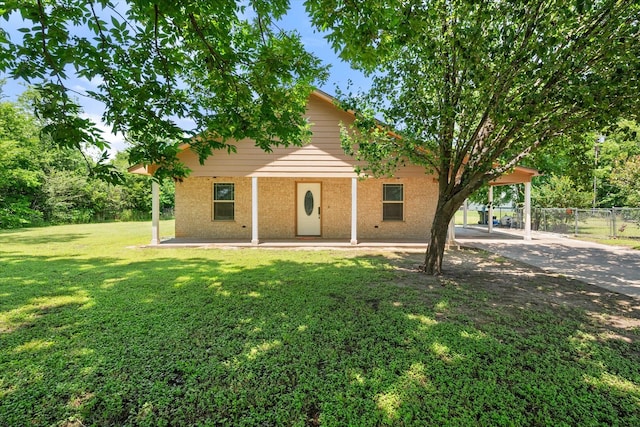 604 Donna Cir, Kerens, TX 75144 - view of front of home featuring concrete driveway and an attached carport