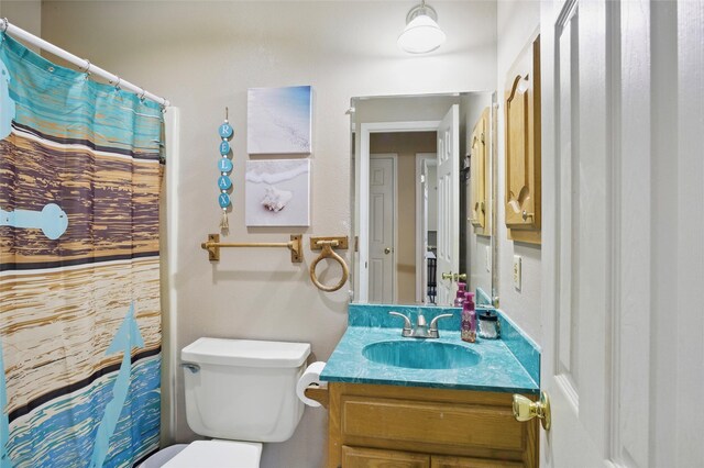 111 Christopher Dr, Cooper, TX 75432 - bathroom featuring toilet, vanity, and curtained shower
