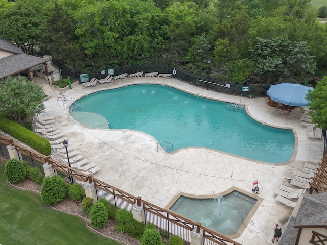 1424 Charleston Dr, Allen, TX 75002 - community pool with a patio area
