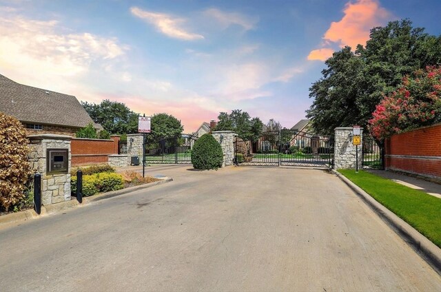 8635 Forest Glen Dr, Irving, TX 75063 - view of home's community with a gate