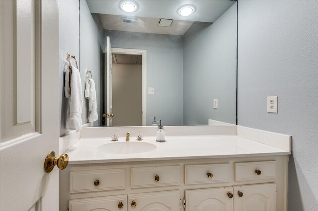 924 Mccoy Dr, Irving, TX 75062 - bathroom featuring vanity