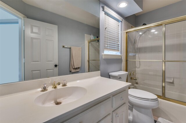 924 Mccoy Dr, Irving, TX 75062 - full bath featuring vanity, bath / shower combo with glass door, and toilet