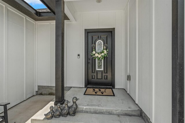 3228 Lakeside Dr, Granbury, TX 76048 - property entrance with board and batten siding