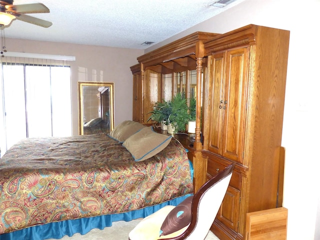 135 Lakeview, Brady, TX 76825 - bedroom featuring a textured ceiling