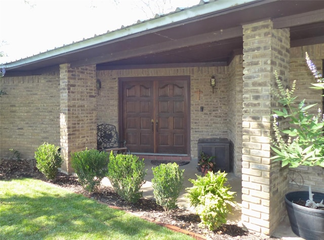 135 Lakeview, Brady, TX 76825 - view of exterior entry featuring brick siding