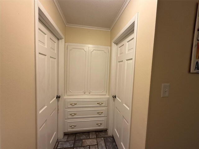 4 Preston Pl, Mineral Wells, TX 76067 - detailed view of ornamental molding