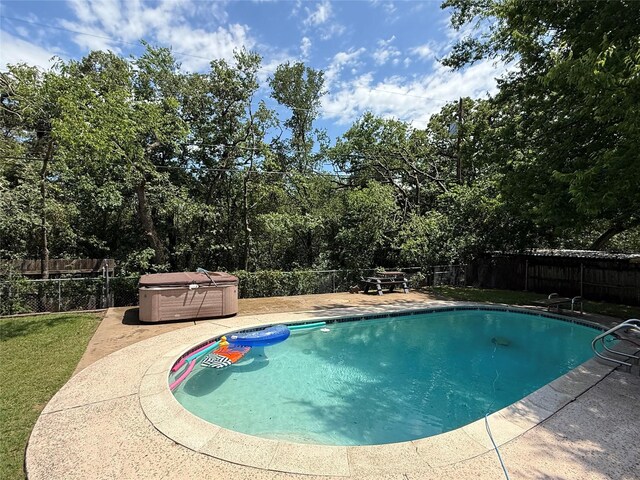 4 Preston Pl, Mineral Wells, TX 76067 - view of pool featuring a patio area and a hot tub