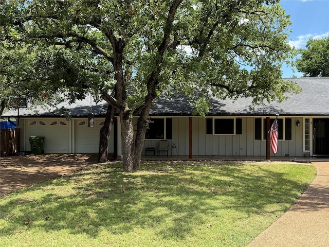 4 Preston Pl, Mineral Wells, TX 76067 - ranch-style house featuring board and batten siding, driveway, a shingled roof, and a front lawn