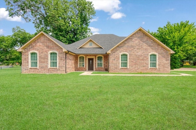 523 Hill Ave, Pittsburg, TX 75686 - view of front of home featuring a front lawn, brick siding, and roof with shingles