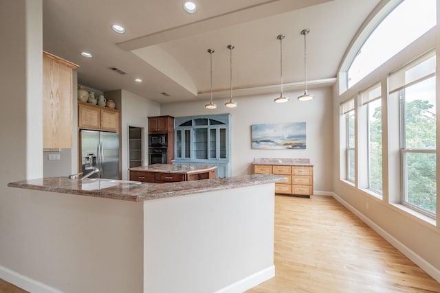 11 Intrepid Cir, Rockwall, TX 75032 - kitchen featuring black appliances, baseboards, light wood-style floors, decorative light fixtures, and a sink