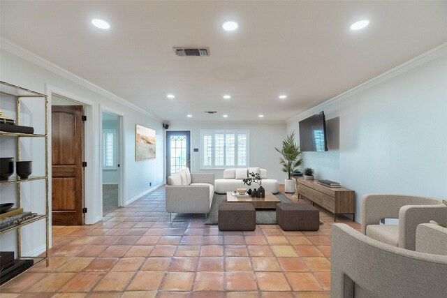 4624 County Road 206, Breckenridge, TX 76424 - living area featuring crown molding, recessed lighting, and baseboards