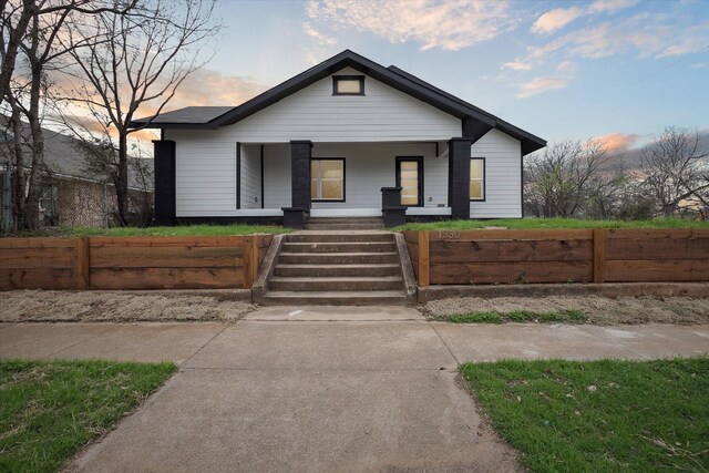 1250 E Morphy St, Fort Worth, TX 76104 - view of front of house featuring a porch and a fenced front yard