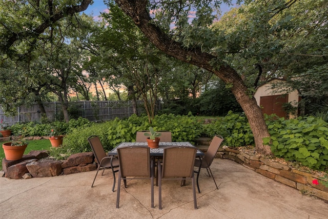 5909 Shady Hill Ln, Arlington, TX 76016 - view of patio / terrace with outdoor dining area