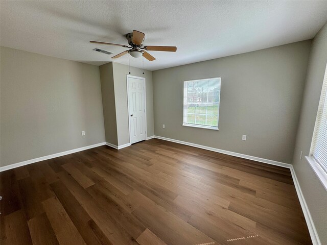 924 Gurley Ln, Waco, TX 76706 - empty room with dark wood-style flooring, baseboards, and ceiling fan