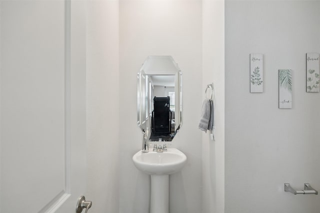 2028 Saddle Way, Mesquite, TX 75149 - view of bathroom