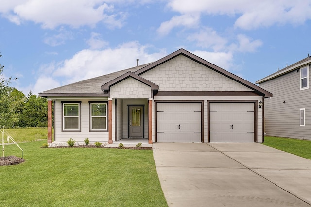104 Southgate Dr, Terrell, TX 75160 - single story home featuring a garage, driveway, and a front lawn