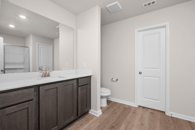 104 Southgate Dr, Terrell, TX 75160 - full bath featuring wood finished floors, vanity, toilet, baseboards, and recessed lighting