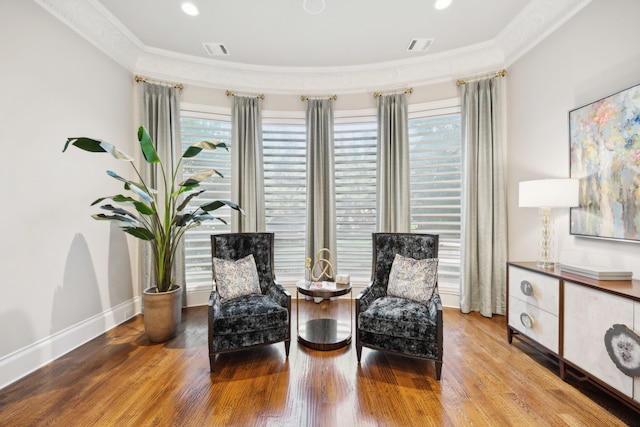 504 Bristol Dr, Allen, TX 75013 - living area with plenty of natural light, wood finished floors, baseboards, crown molding, and recessed lighting