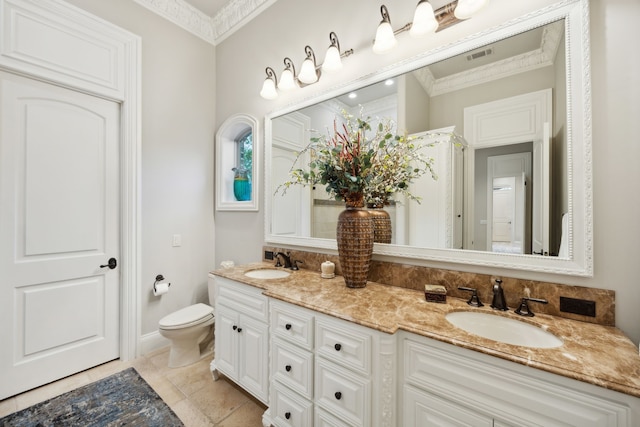 504 Bristol Dr, Allen, TX 75013 - full bath with double vanity, toilet, crown molding, and baseboards