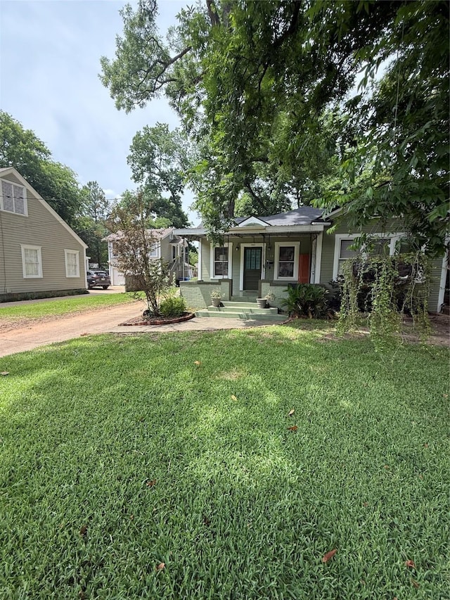 334 Ockley Dr, Shreveport, LA 71105 - view of front facade with a porch, a front yard, and driveway