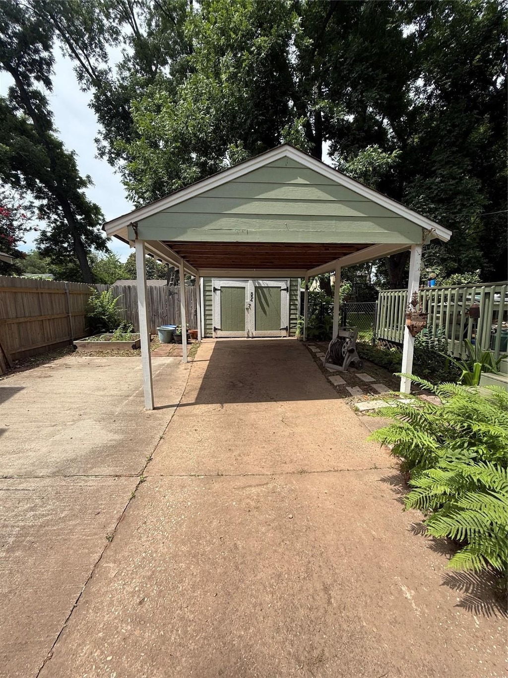 334 Ockley Dr, Shreveport, LA 71105 - view of parking with a detached carport and driveway