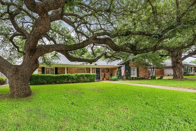 4517 Cloudview Rd, Fort Worth, TX 76109 - ranch-style home featuring a front yard and brick siding