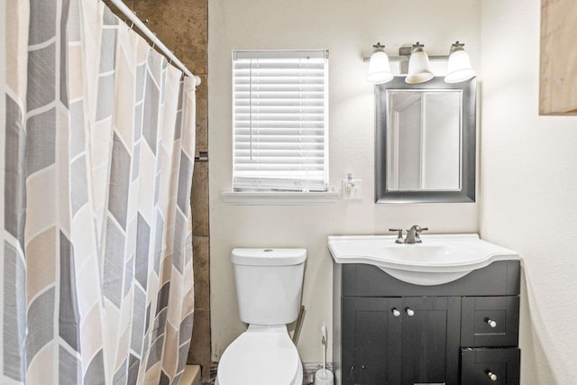 1011 Kleberg St, Alice, TX 78332 - bathroom featuring vanity, toilet, and a shower with curtain