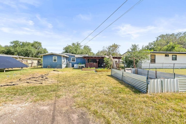 1011 Kleberg St, Alice, TX 78332 - view of yard with a garden