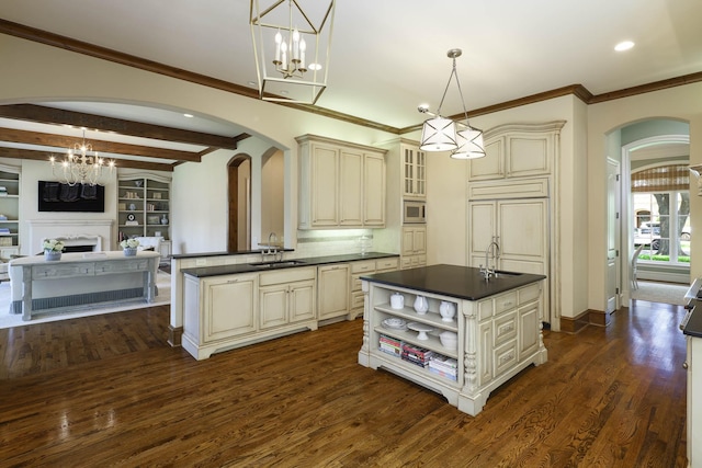 2905 Amherst Ave, University Park, TX 75225 - kitchen with cream cabinetry, arched walkways, dark countertops, crown molding, and recessed lighting